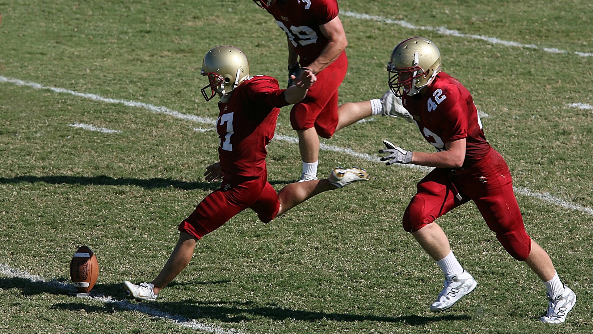 媒体评论国足表现，呼吁改革，评价国足